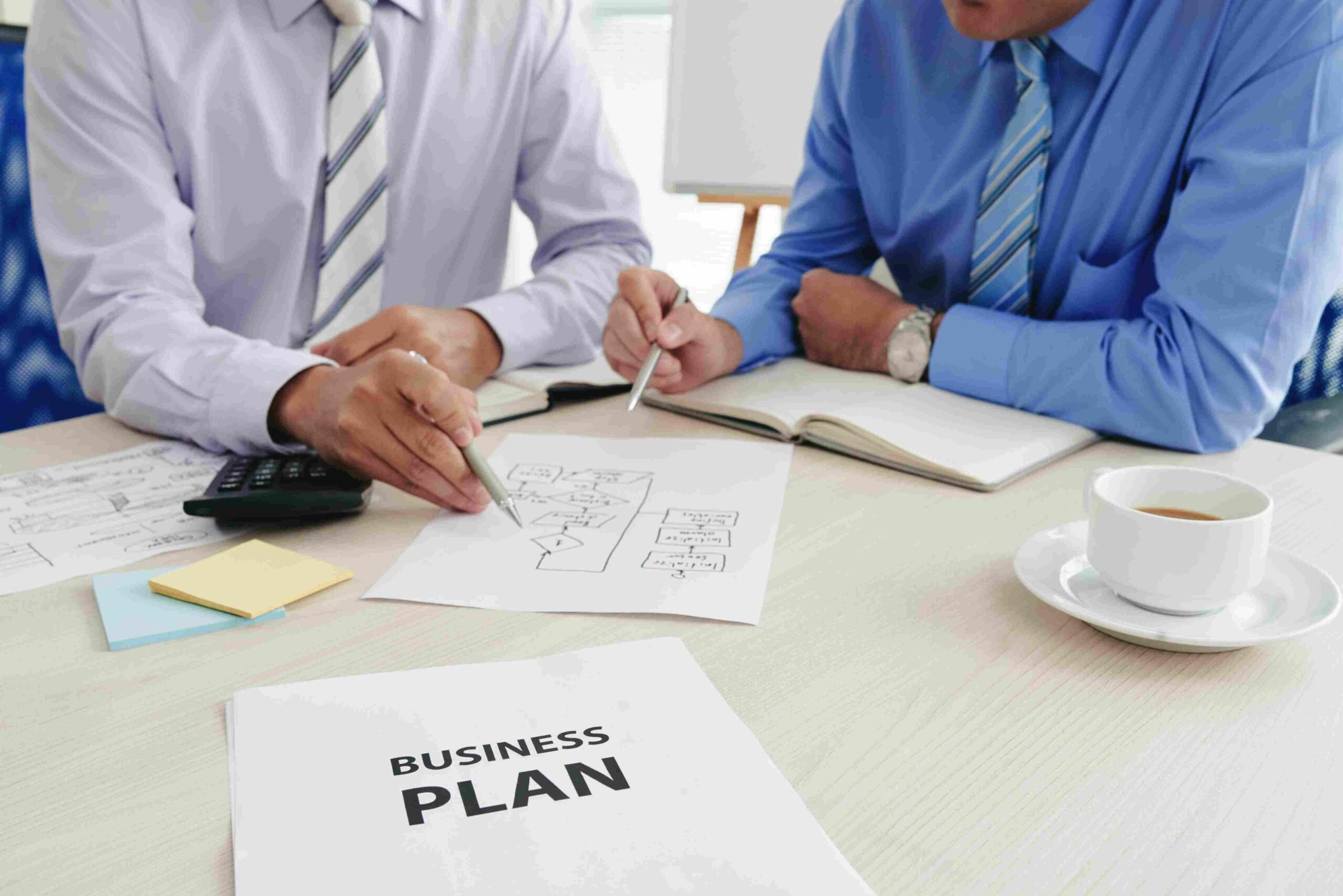 dos startups recortadas desarrollan plan negocios min 11zon